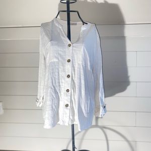 V neck long sleeve Carolyn Taylor top. Mesh feeling. See through